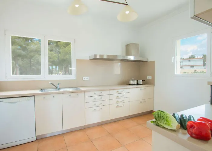 Zelda - Plusholidays * Ifach